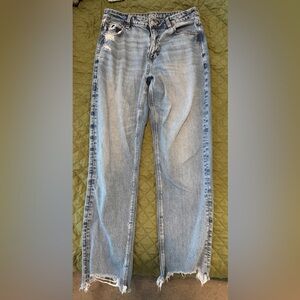 American Eagle Strigid Mom Jean 12L